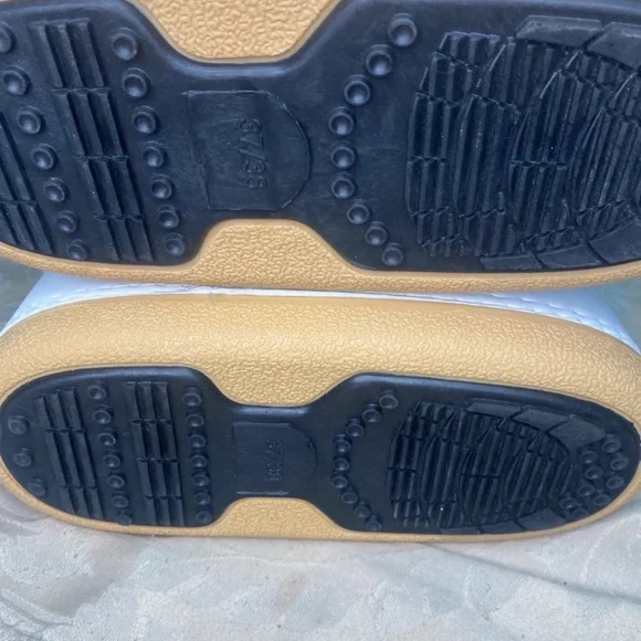 Furry boots - Picture 4 of 4